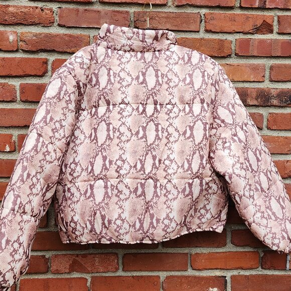 Snakeskin Neutral Puffer Crop Coat NWT - Picture 3 of 3